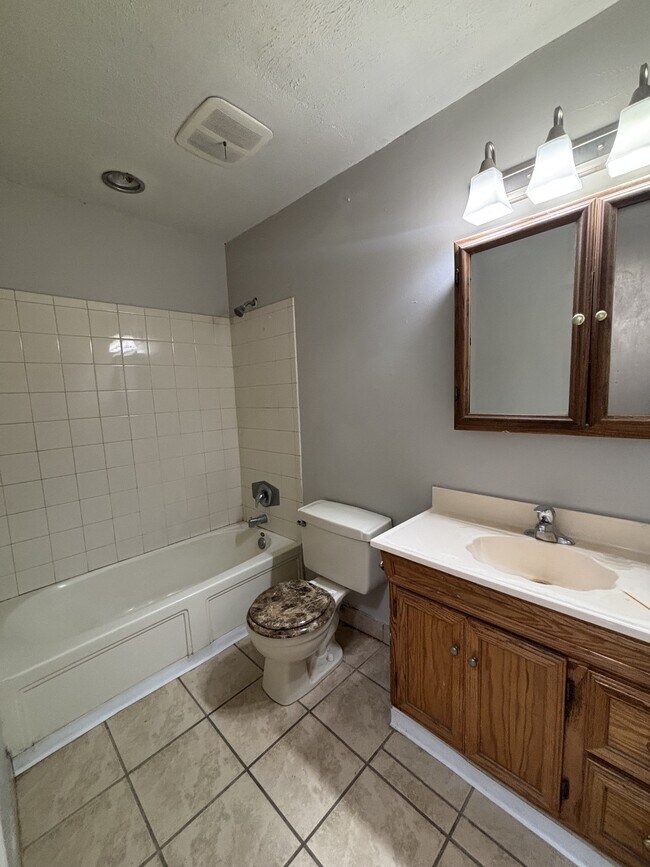 Building Photo - 7525 Sharbeth Dr S