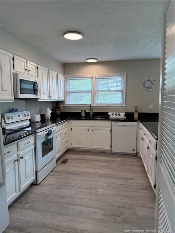 Building Photo - 1613 Banbury Dr