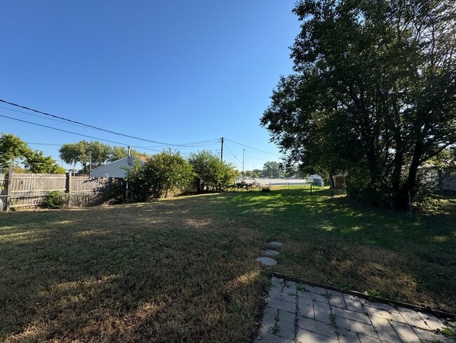 Building Photo - 2 bedroom, 2 bath house located near water...
