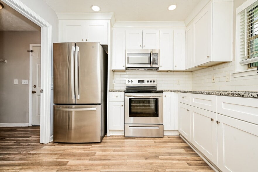 Building Photo - 2921 Sunset Ct