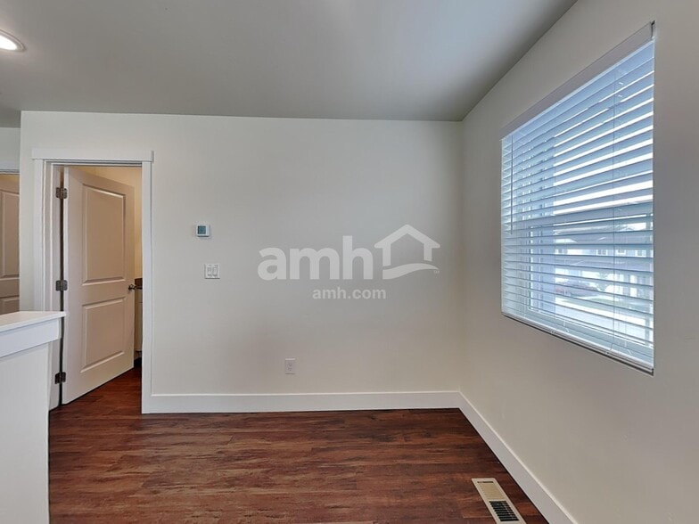 Building Photo - 11503 W Mesquite St