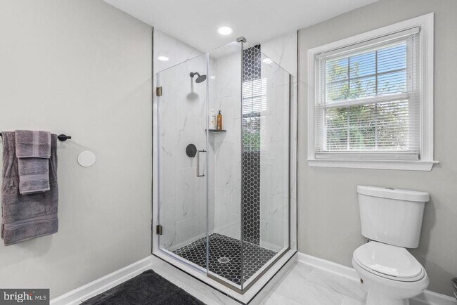 Building Photo - 2921 Brook Dr