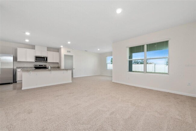 Building Photo - 804 Silver Palm Dr