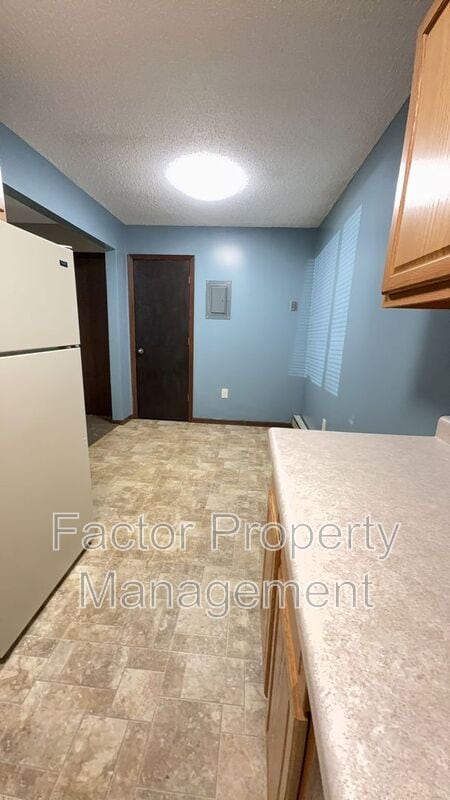 Building Photo - 418 Allan Ave