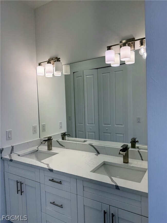 Building Photo - 735 Worth Ave S