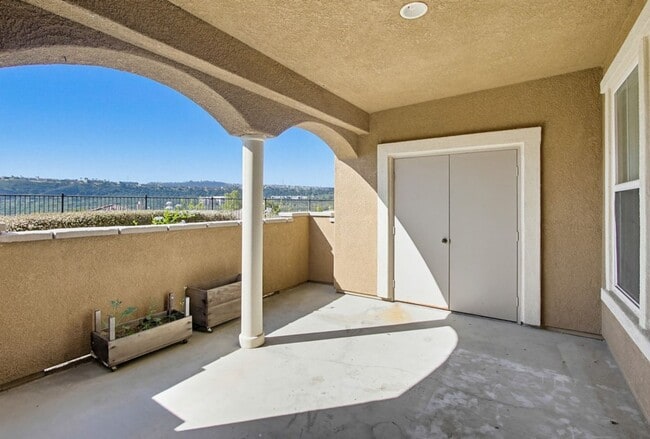 Building Photo - Single Level Condo - 2 Bedroom + Den With Views in Sabre Springs