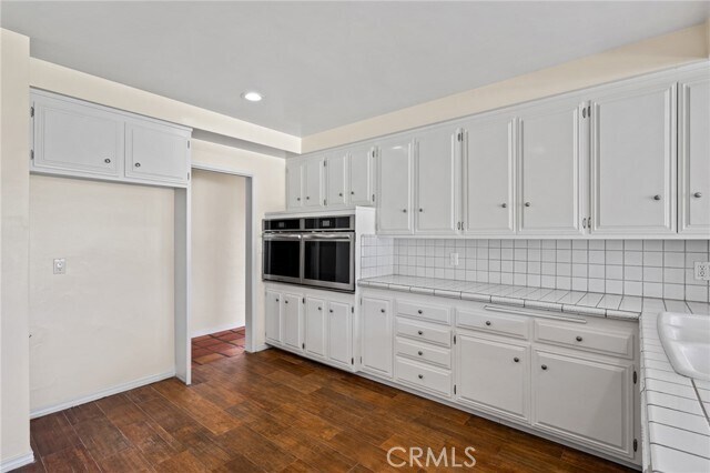 Building Photo - 7117 Avenida Altisima