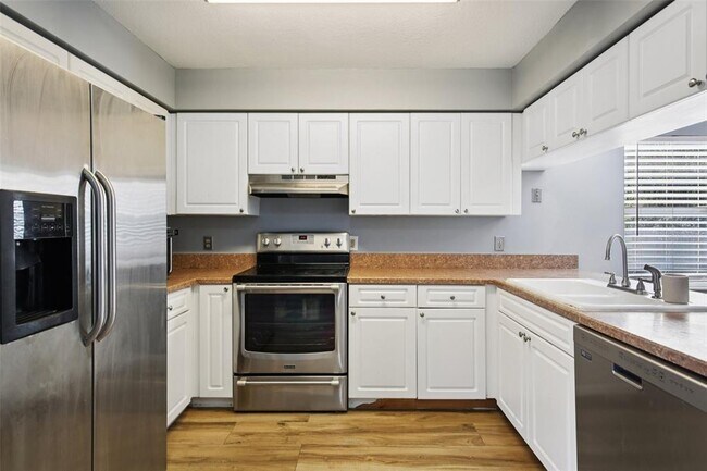 Building Photo - 3501 W Reynolds St