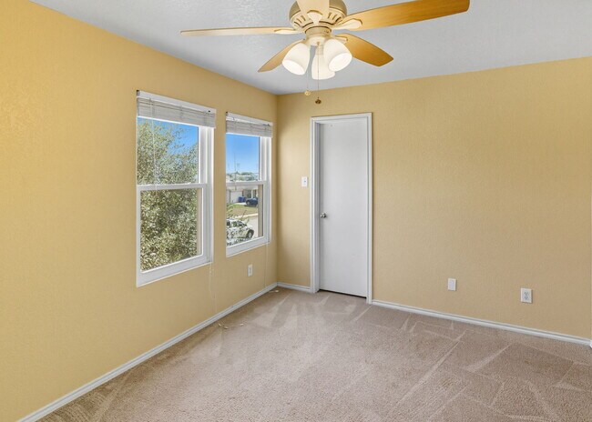 Building Photo - Incredible value with a **washer, dryer, r...