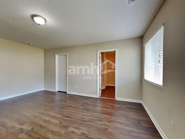 Building Photo - 819 Caledon Dr