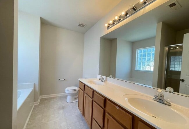 Building Photo - 3137 Rendezvous Dr