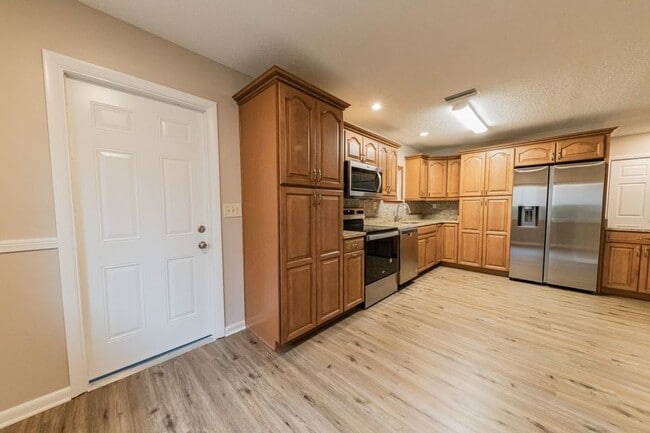 Building Photo - 673 Augusta Rd