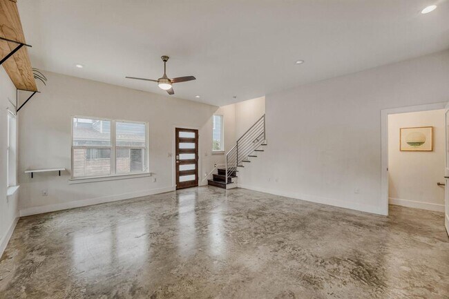 Building Photo - 1134 Chicon St