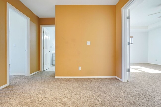 Building Photo - 4Bd/2.5Ba Two Story House - Available to View!