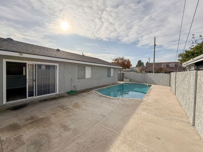 Building Photo - CORNER LOT POOL HOME | JUST REMODELED 4 BEDROOM | FOR RENT IN WEST GARDEN GROVE