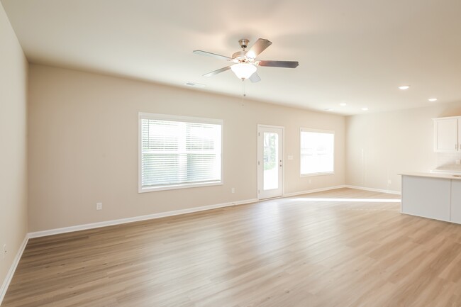 Building Photo - 3421 Sugarberry Dr