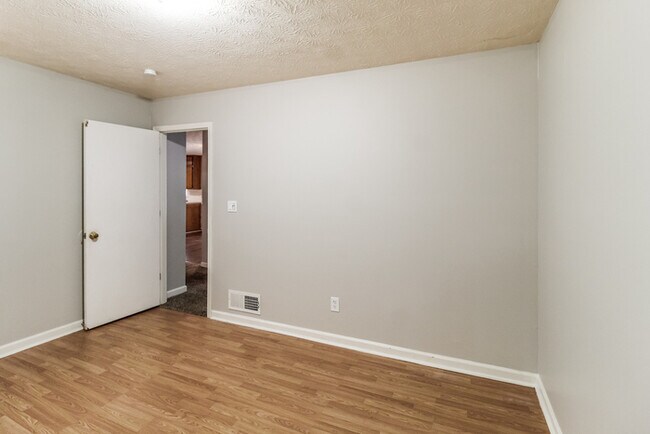Building Photo - 353 Sherwood Cir SE