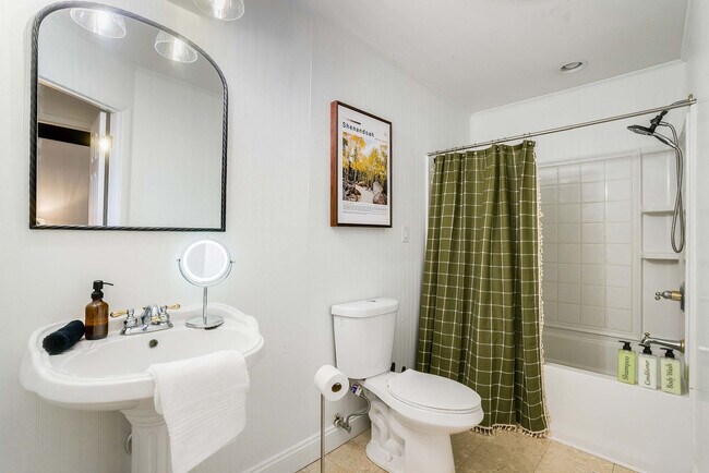 Building Photo - 2964 Hopkins Dr