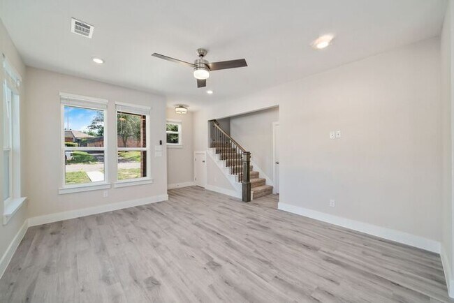 Building Photo - BEAUTIFUL TOWNHOME FOR RENT IN RICHLAND HI...
