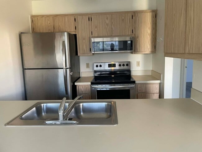 Building Photo - 1 Bedroom/1 Bath Villa with Private Courtyard