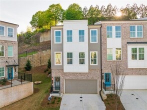 Building Photo - 399 Skylar Way SE