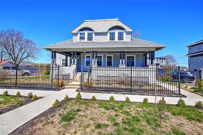 Building Photo - 300 Farmington Ave