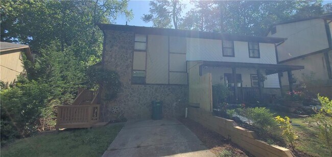 Building Photo - 2571 Park Rd