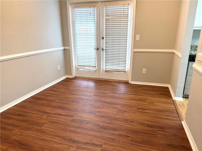 Building Photo - 805 Wedgewood Way