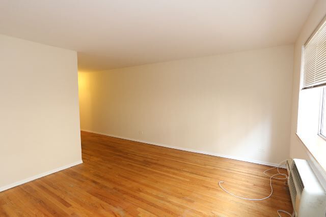 Building Photo - 663 W Wrightwood