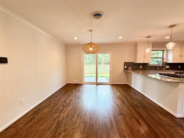 Building Photo - 506 S Lois Ln