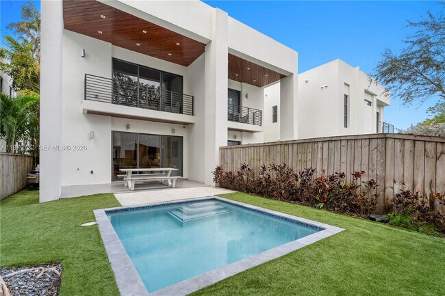 Building Photo - 3276 Day Ave