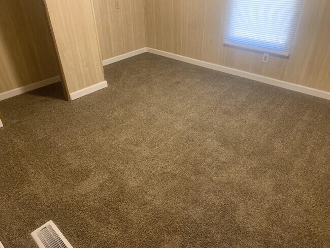 Building Photo - 1032 Aaron Ln