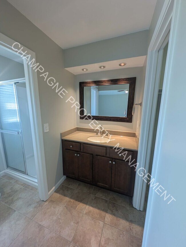 Building Photo - GORGEOUS LENEXA HOME FOR RENT - FLAT ROCK ...