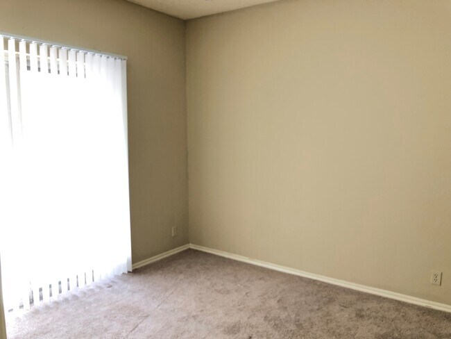 Building Photo - PRELEASE 8/15/2025 2 bed 2 bath