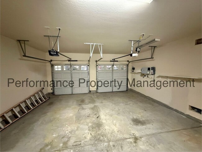 Building Photo - Stunning 3 Bed/2 Bath Gated Home w/ RBP & ...