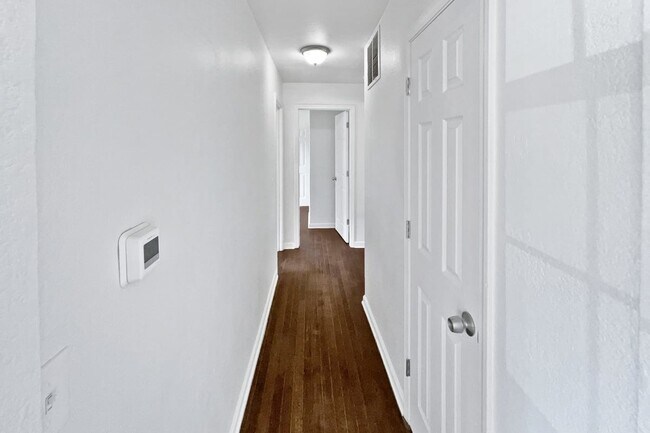 Building Photo - 10014 Hardesty Ave