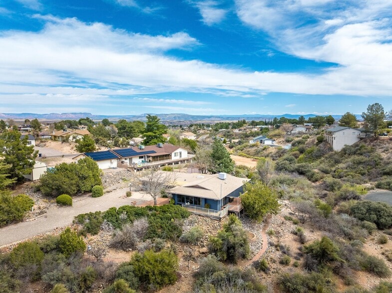 Building Photo - 1905 Deserama Cir