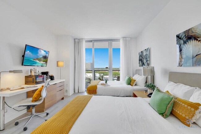 Building Photo - 2602 E Hallandale Beach Blvd