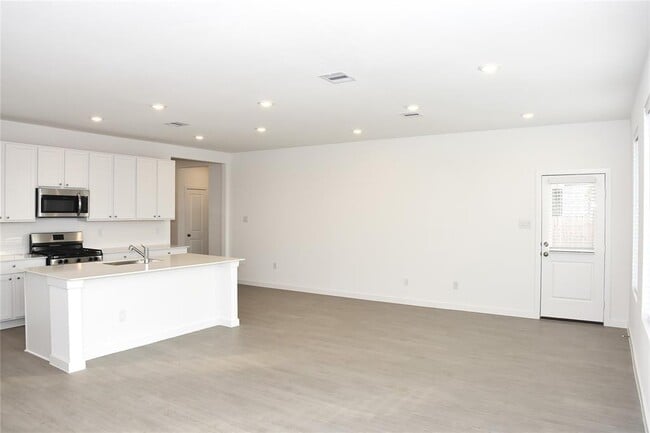 Building Photo - 10606 Summers Wy