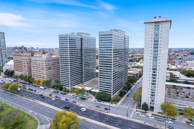 Building Photo - 3550 N Lake Shore Dr
