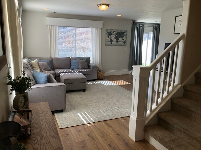 great room - 156 S 1100 W