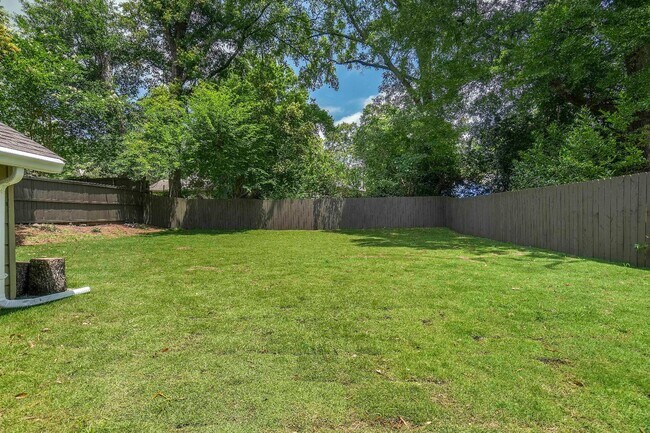 Building Photo - 1253 Magnolia Curve