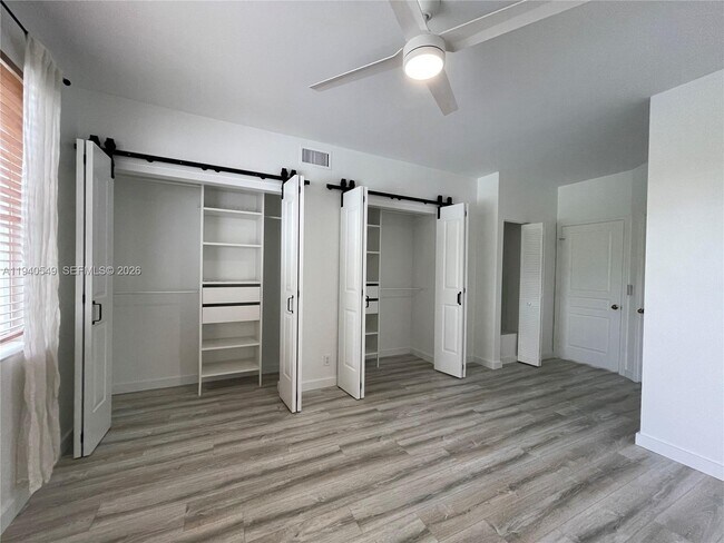 Building Photo - 207 Mallory Ct