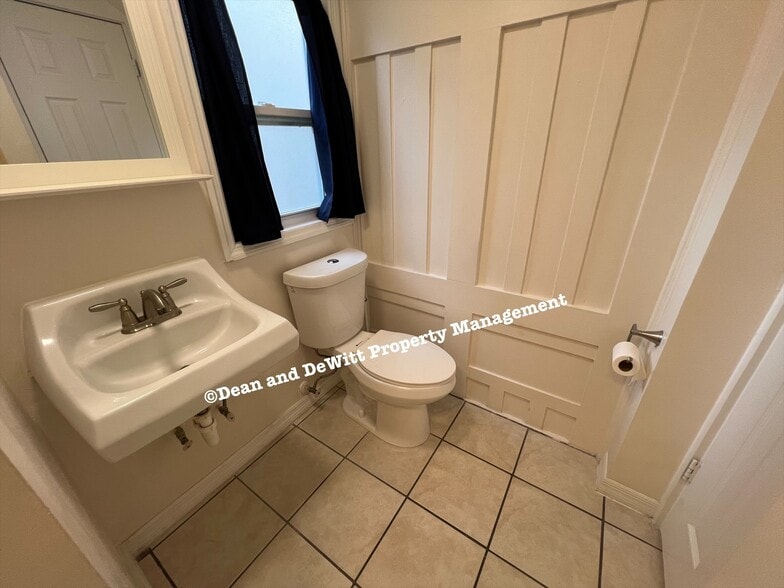 Building Photo - 1 Bed/1 Bath - Unit 12
