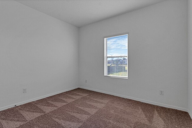 Building Photo - Like-New Ashton Woods Spacious 5BR 4BA, Prime Location Near I-4!