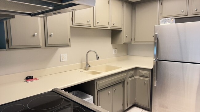 Building Photo - Amazing Grand Terrace Home