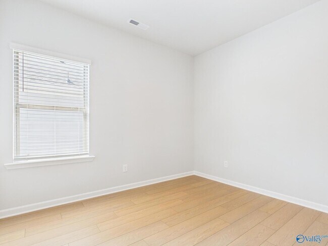 Building Photo - 307 Susan Lynn Dr