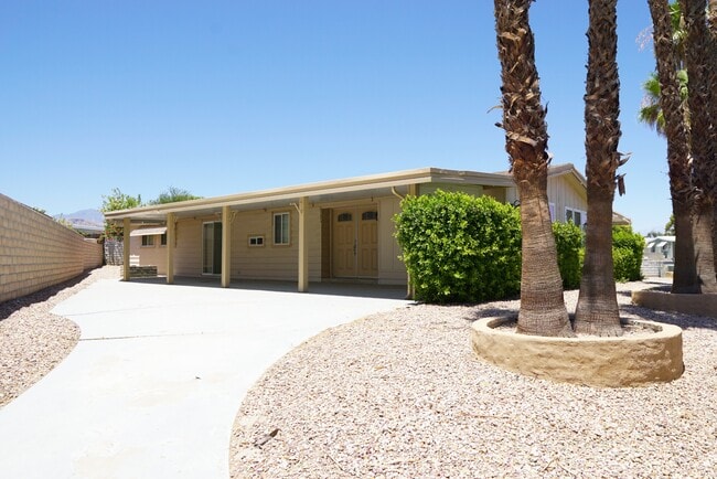 Building Photo - 38381 Poppet Canyon Dr