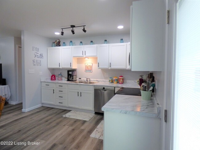 Building Photo - Welcome Home to this Charming, Renovated A...