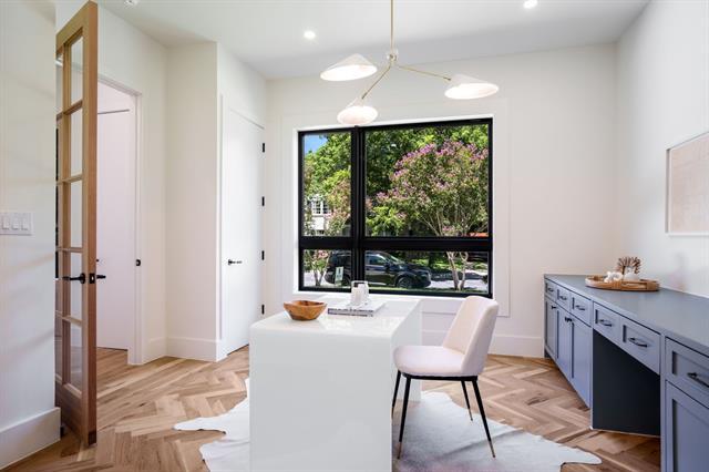 Building Photo - 5836 Kenwood Ave